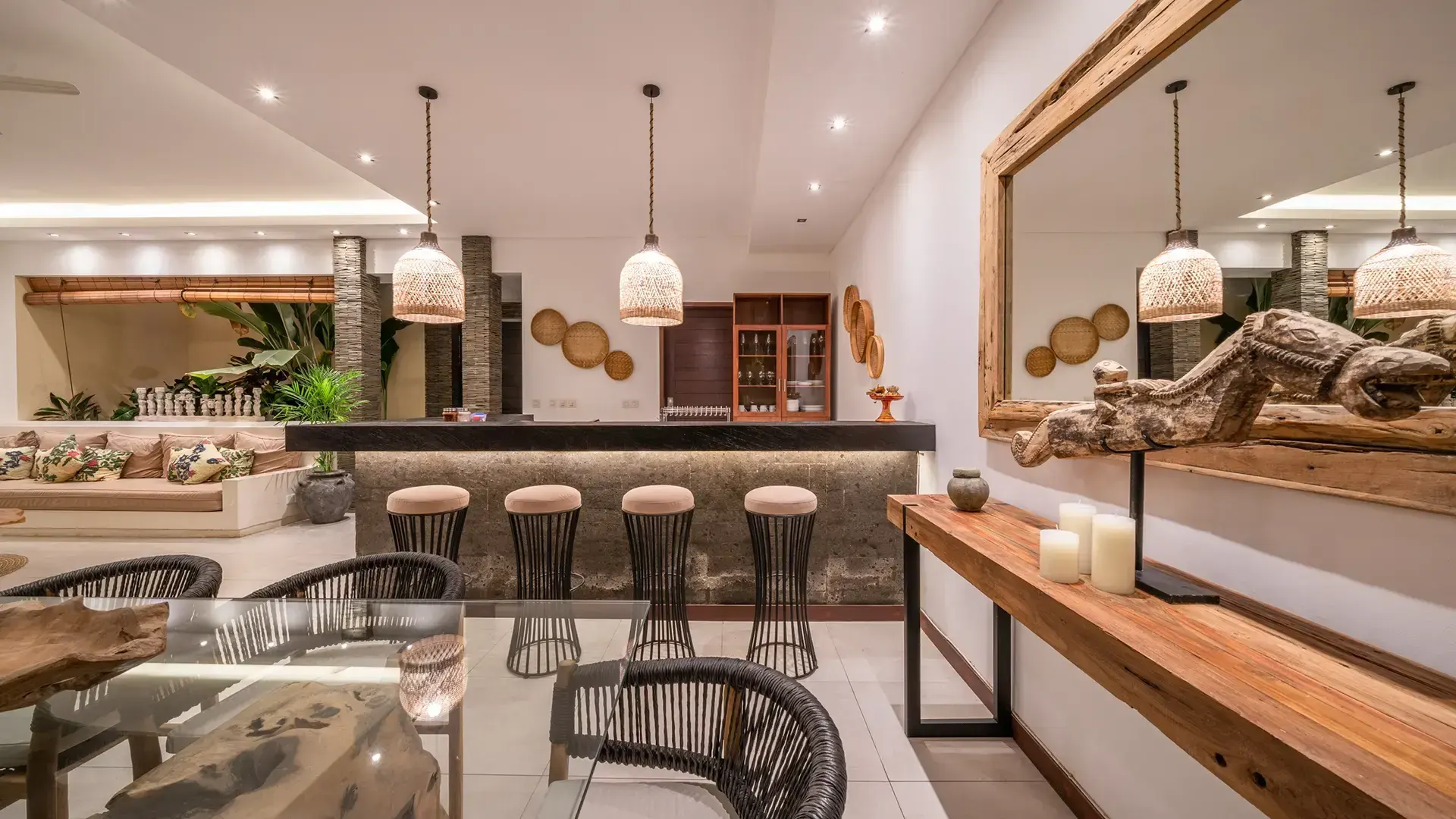 Villa Bima Dining Area with Interior Ornaments