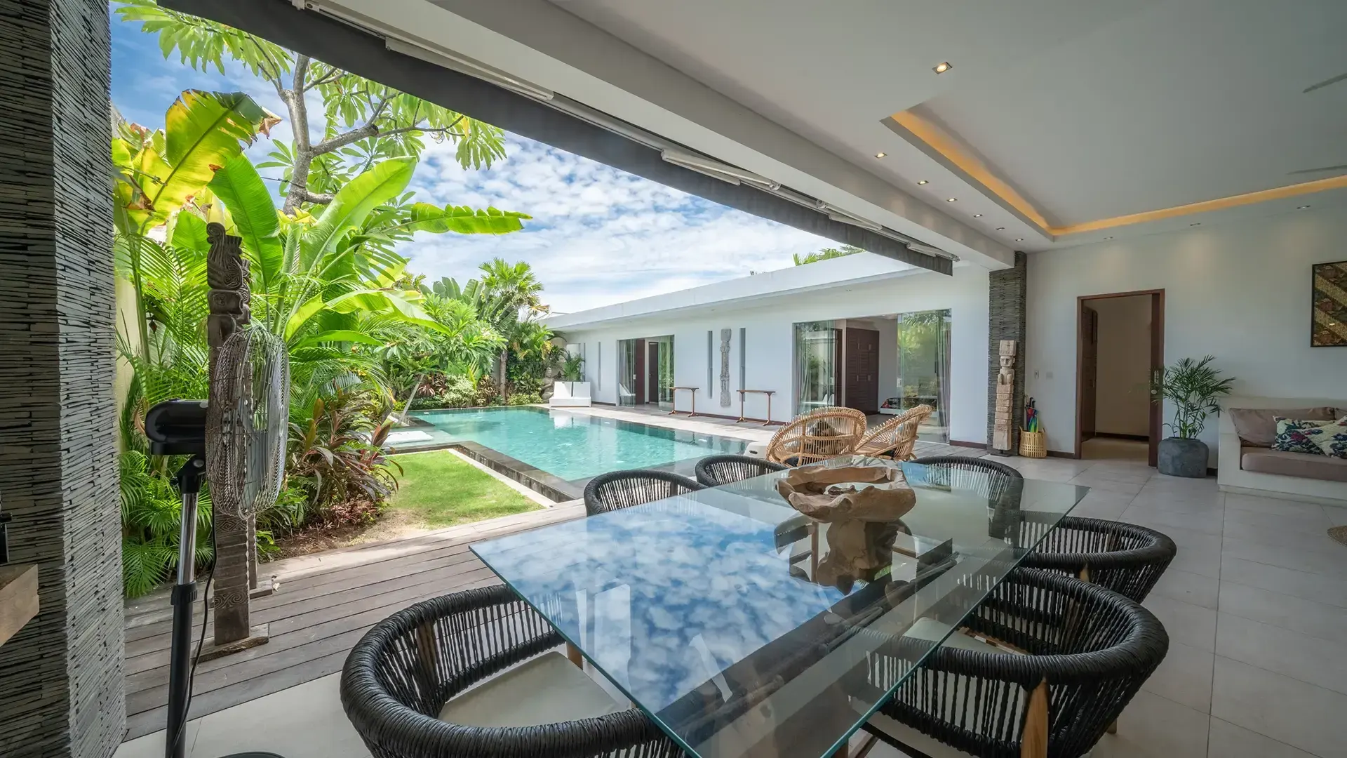 Villa Bima Dining Area Near Pool