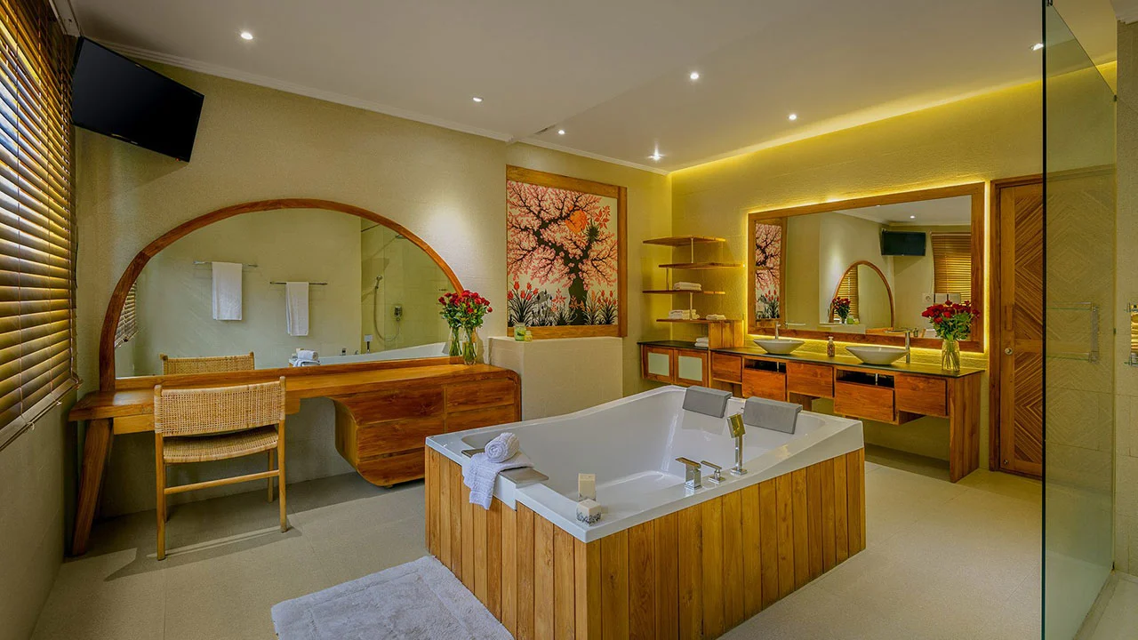 Villa Fleur De Lys luxury bathroom