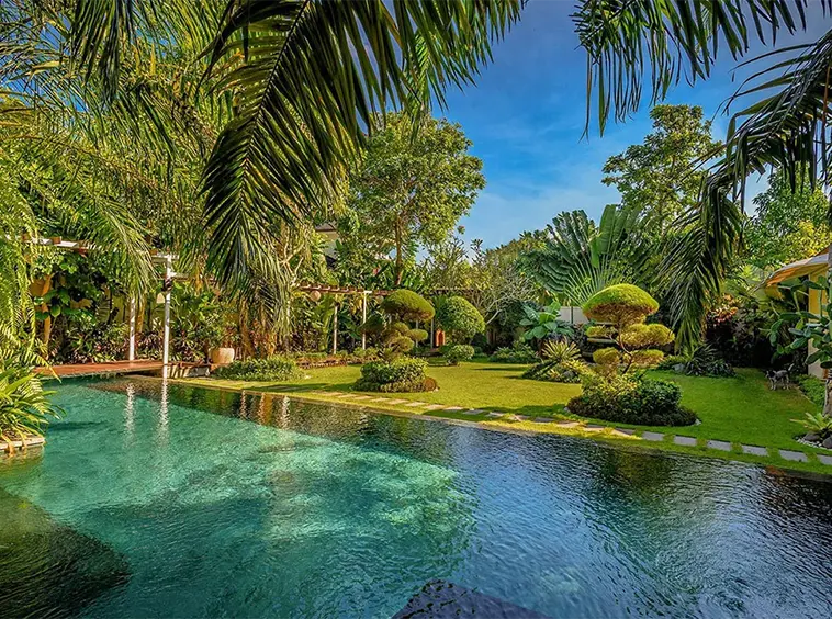 Villa Fleur De Lys garden