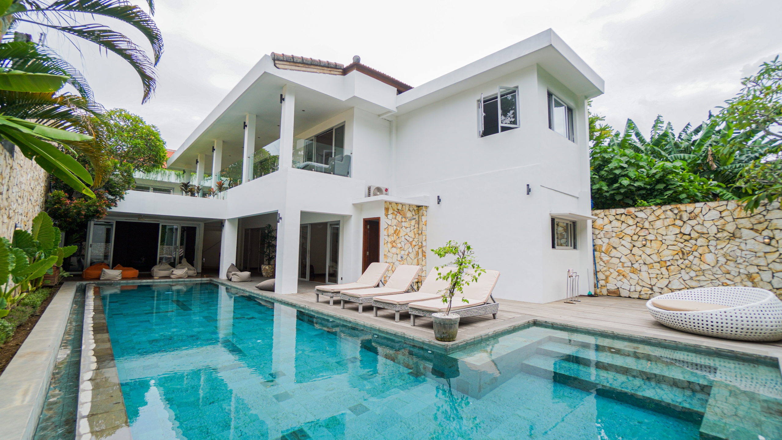 Elegant Modern Villa with Four Ensuite Bedrooms in Prime Umalas Location
