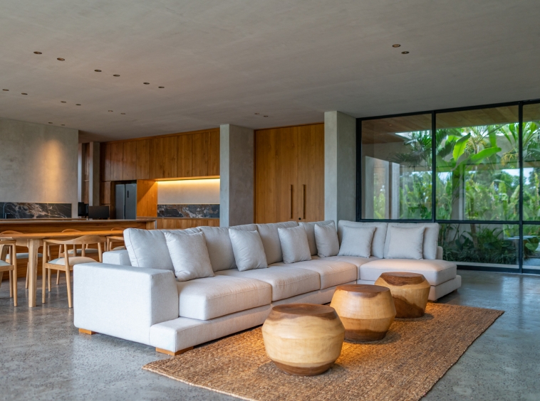 Gorgeous Villa with 3 Bedrooms and Great Views - Living Area