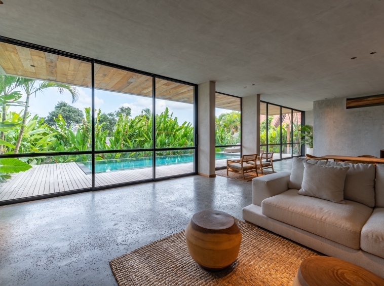 Gorgeous Villa with 3 Bedrooms and Great Views - Living Room