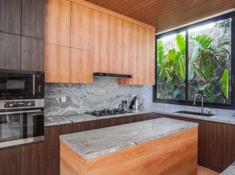New Sanur Villa with 4 Bedrooms and Green View - Kitchen