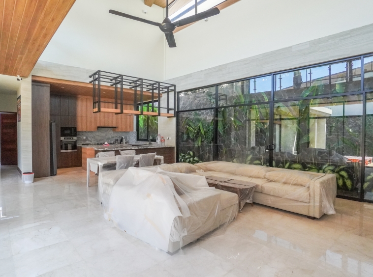 New Sanur Villa with 4 Bedrooms and Green View - Interior