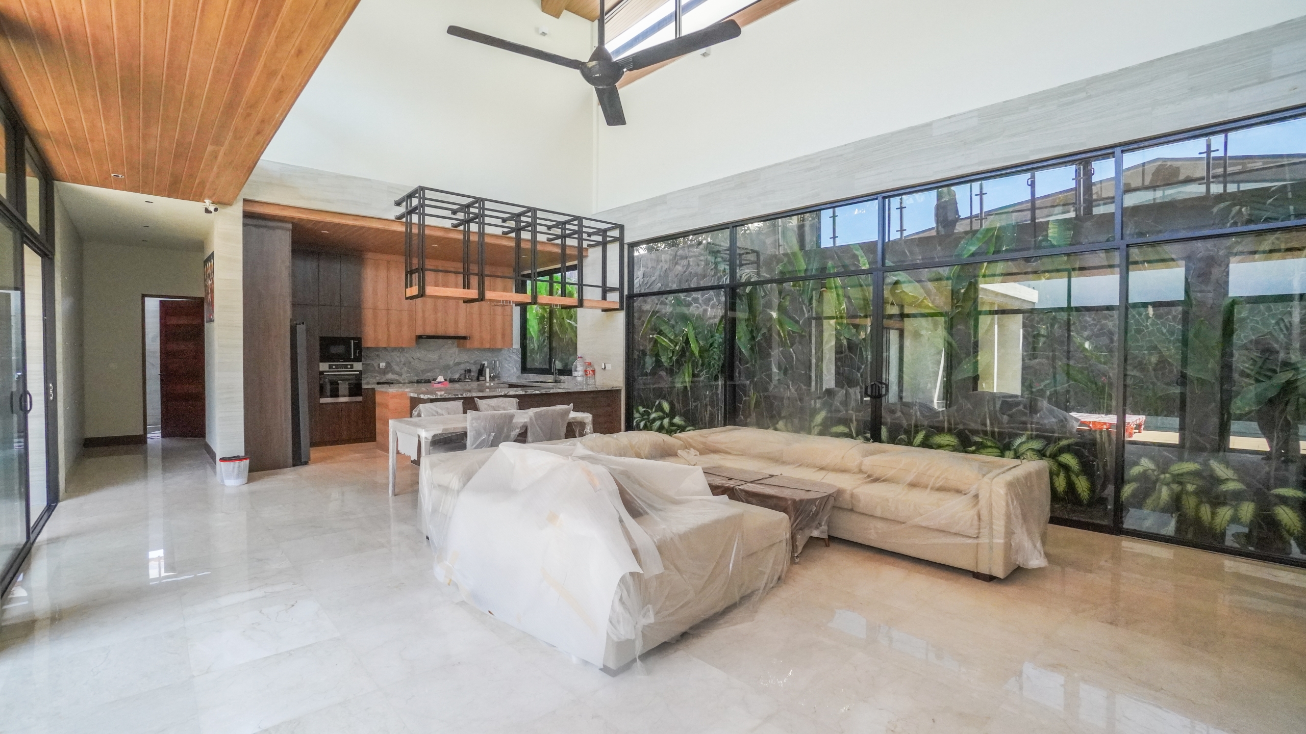 New Sanur Villa with 4 Bedrooms and Green View - Interior