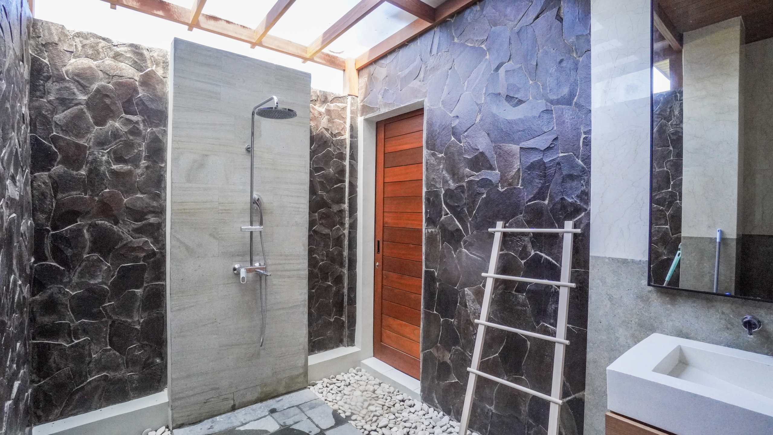 New Sanur Villa with 4 Bedrooms and Green View - Bathroom