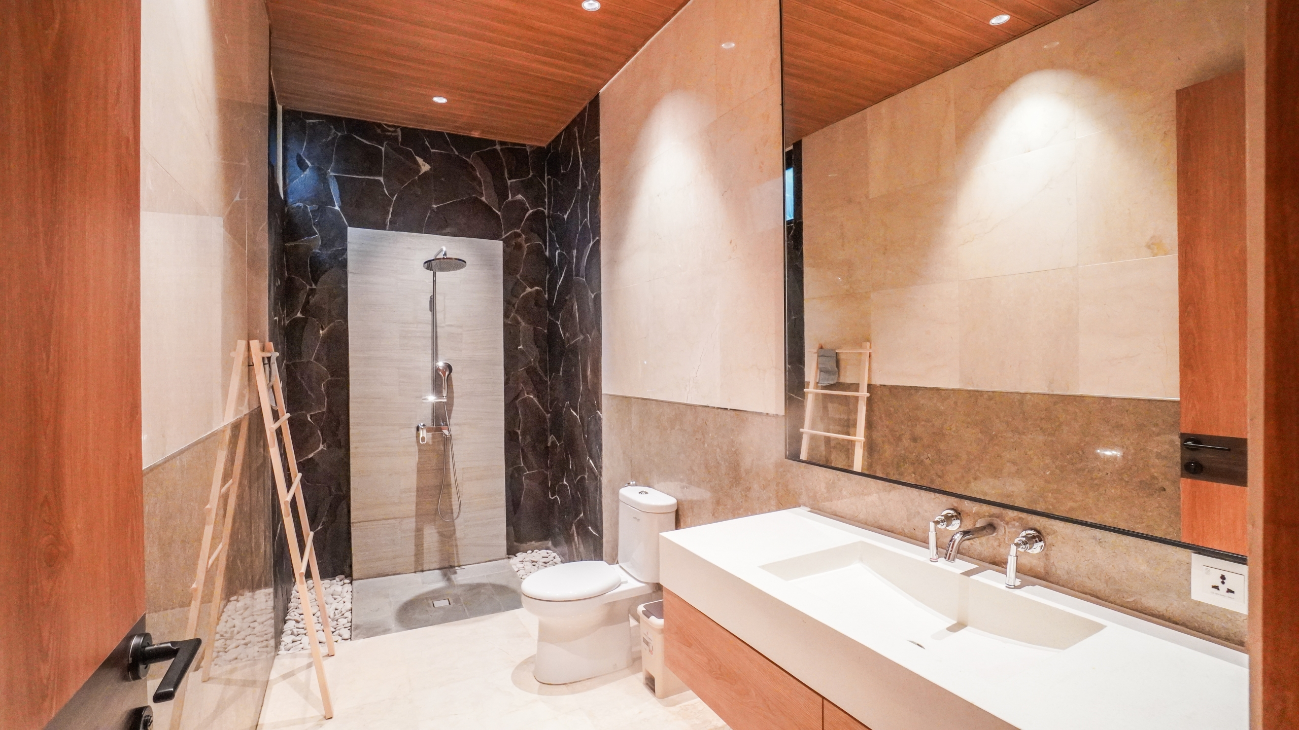 New Sanur Villa with 4 Bedrooms and Green View - Bathroom