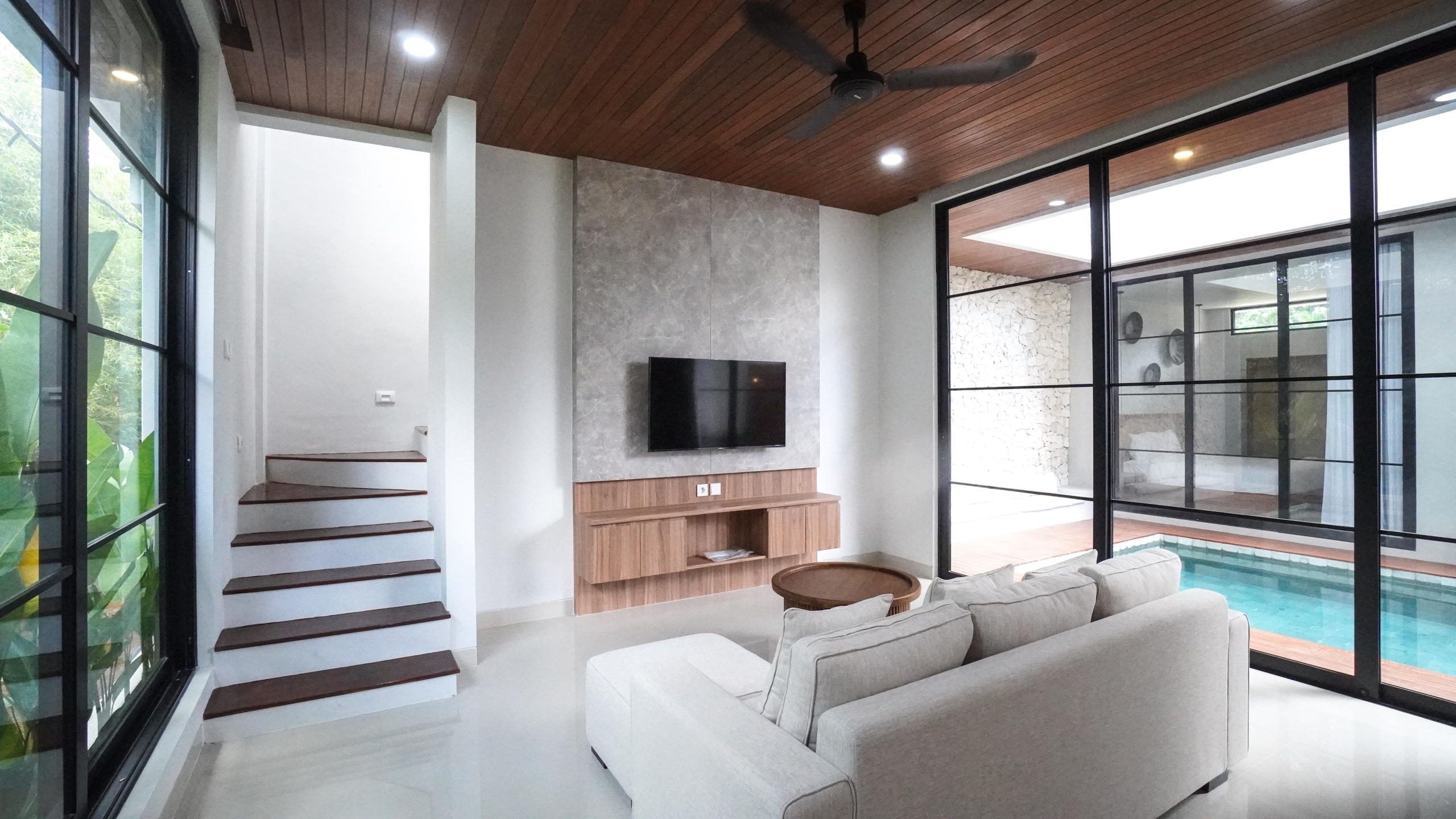 Brand New Villa with 3 Bedrooms in A Peaceful Kuwum Area - Living Room