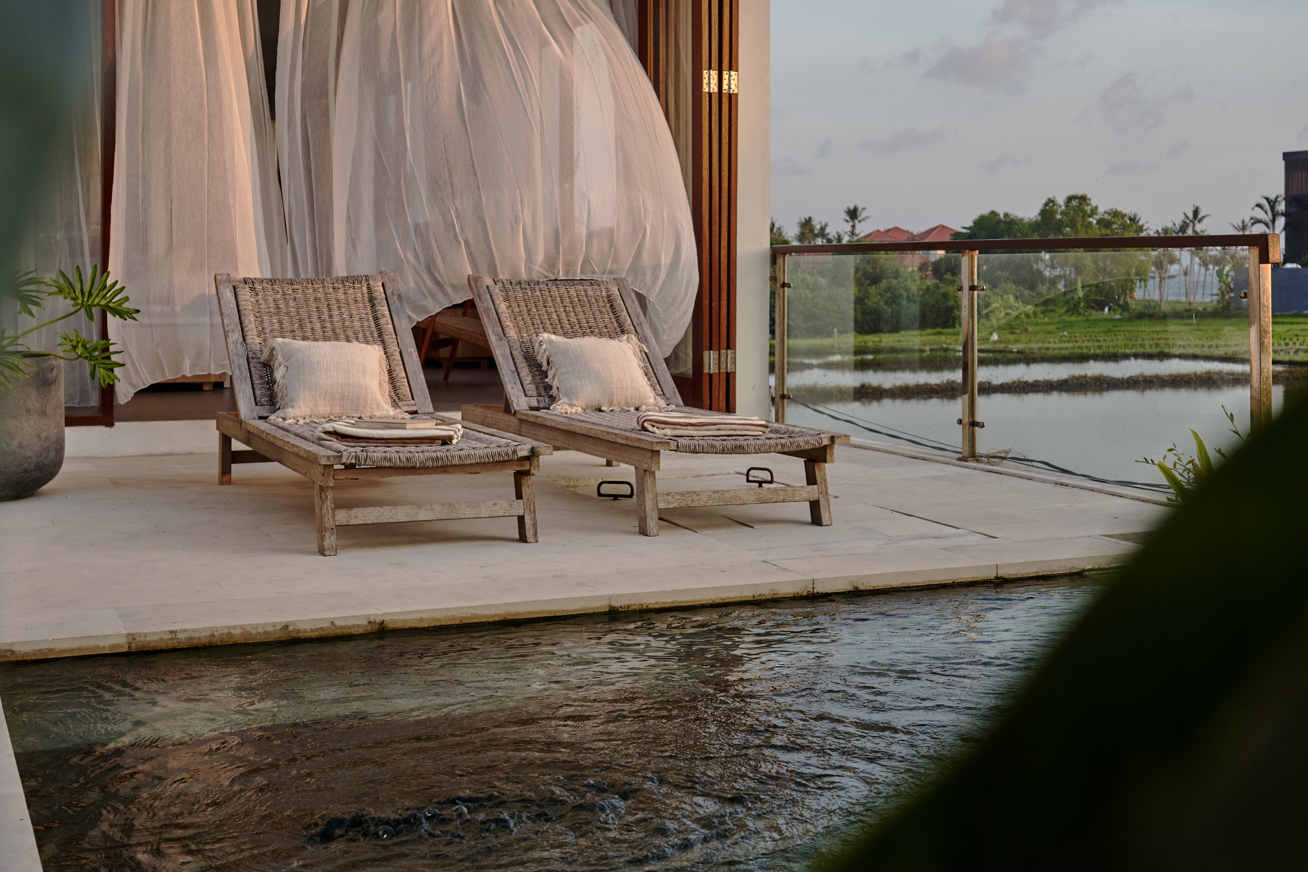 Beautiful Villa with 3 Bedrooms and Rice Field Views in Cemagi - Swimming Pool