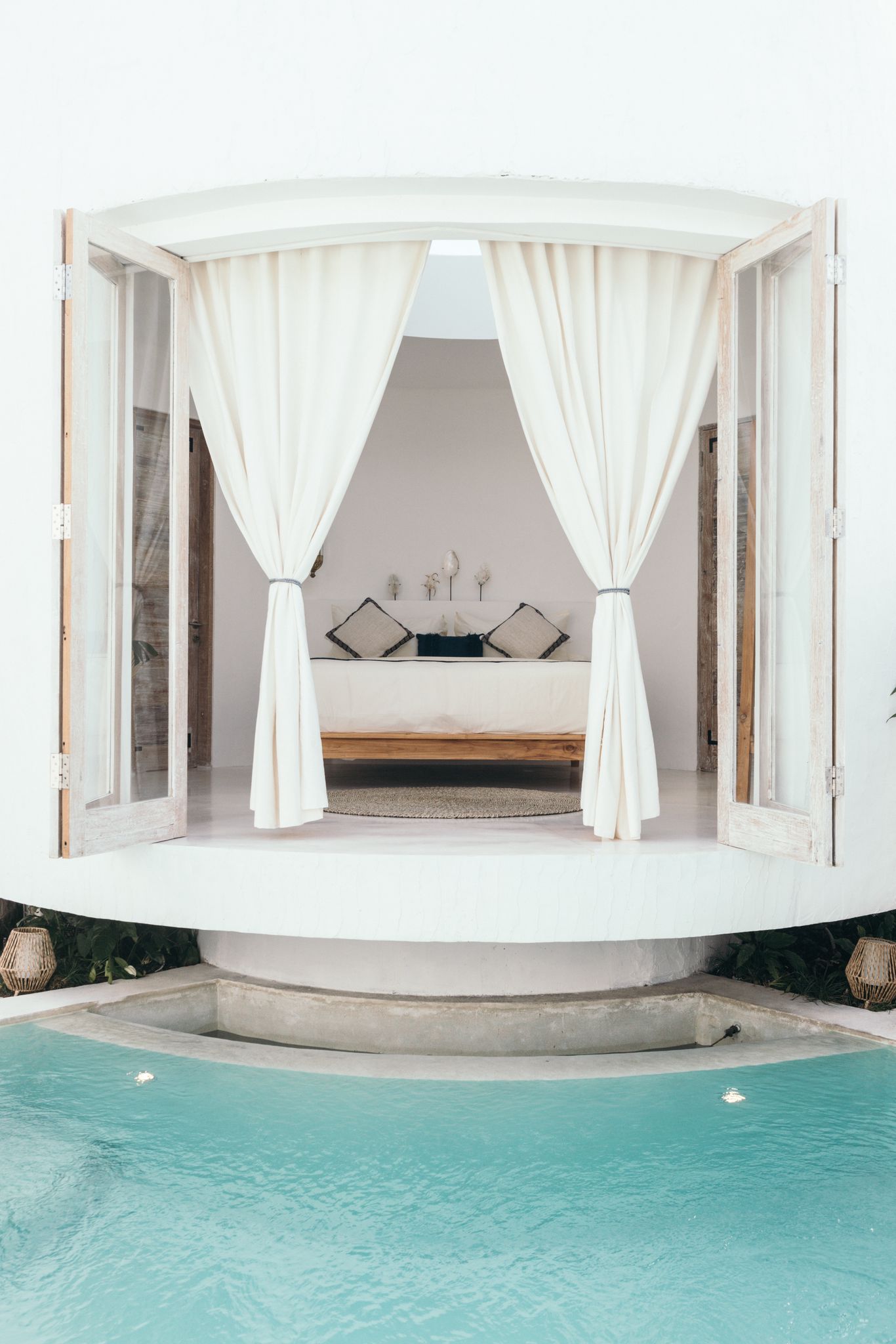 Four Tiny Villas, a 5-Bedrooms Investment in Pererenan - Bedroom