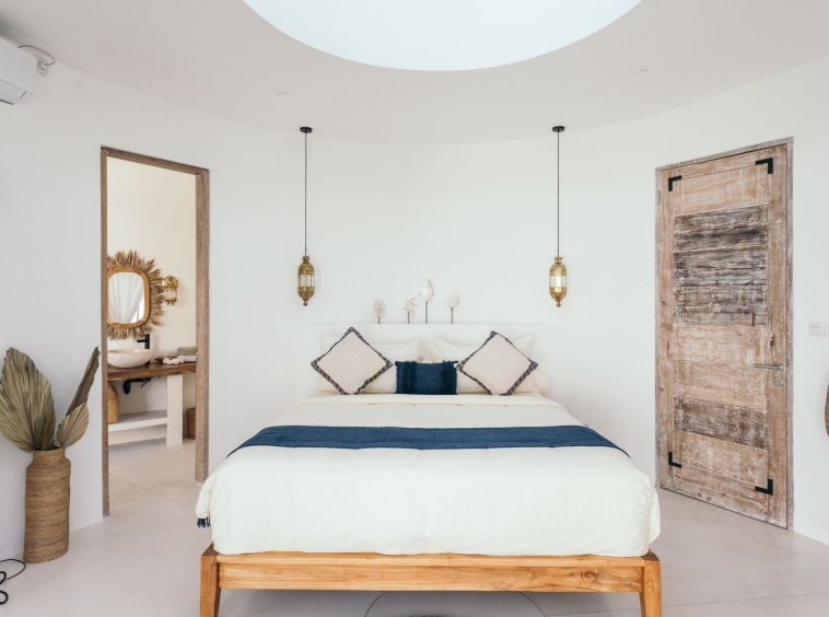 Four Tiny Villas, a 5-Bedrooms Investment in Pererenan - Bedroom