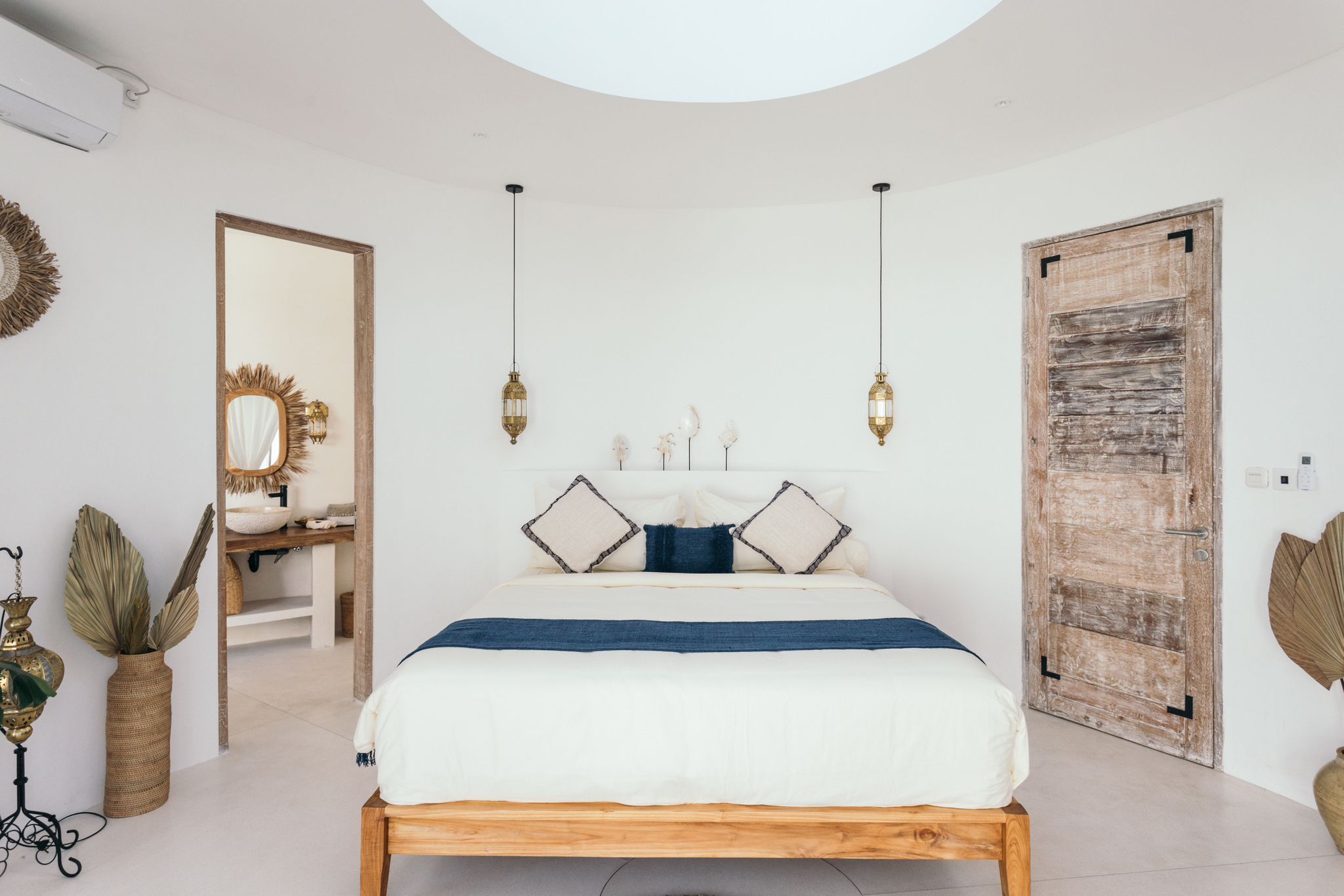 Four Tiny Villas, a 5-Bedrooms Investment in Pererenan - Bedroom