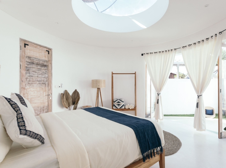 Four Tiny Villas, a 5-Bedrooms Investment in Pererenan - Bedroom