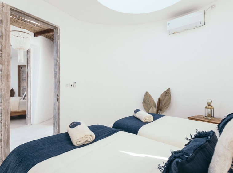 Four Tiny Villas, a 5-Bedrooms Investment in Pererenan - Bedroom