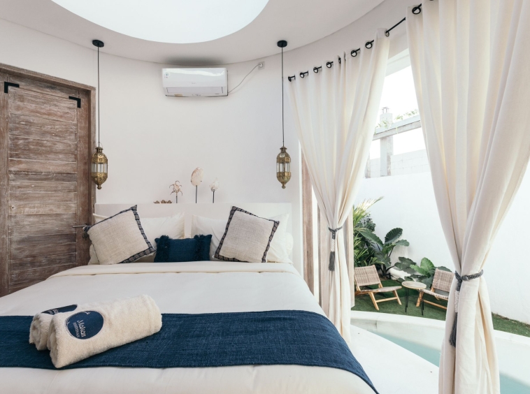 Four Tiny Villas, a 5-Bedrooms Investment in Pererenan - Bedroom