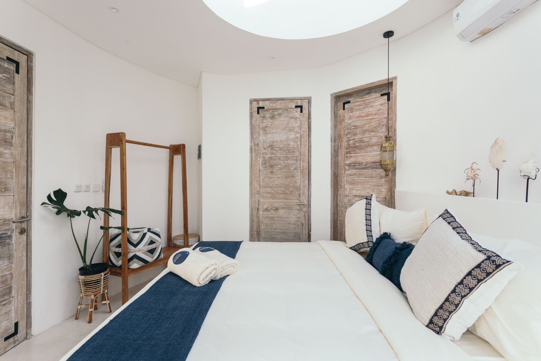 Four Tiny Villas, a 5-Bedrooms Investment in Pererenan - Bedroom