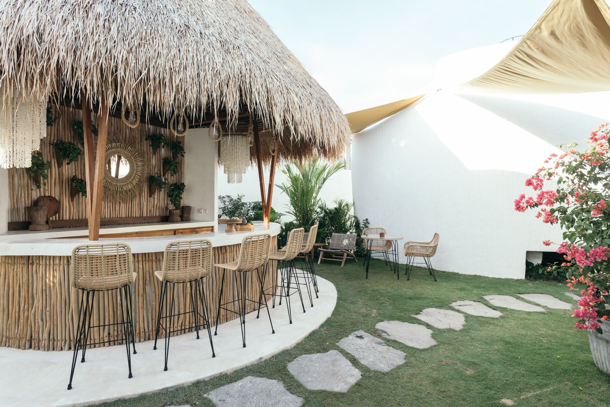 Four Tiny Villas, a 5-Bedrooms Investment in Pererenan - Bar