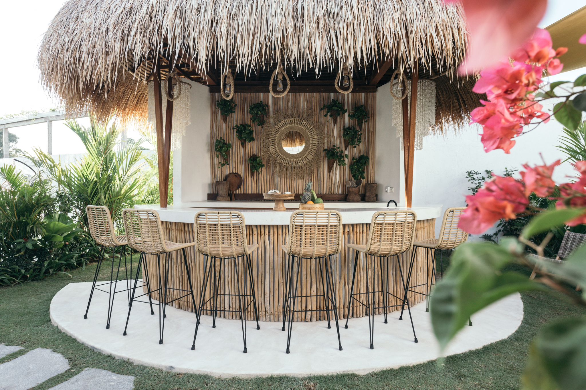 Four Tiny Villas, a 5-Bedrooms Investment in Pererenan - Bar