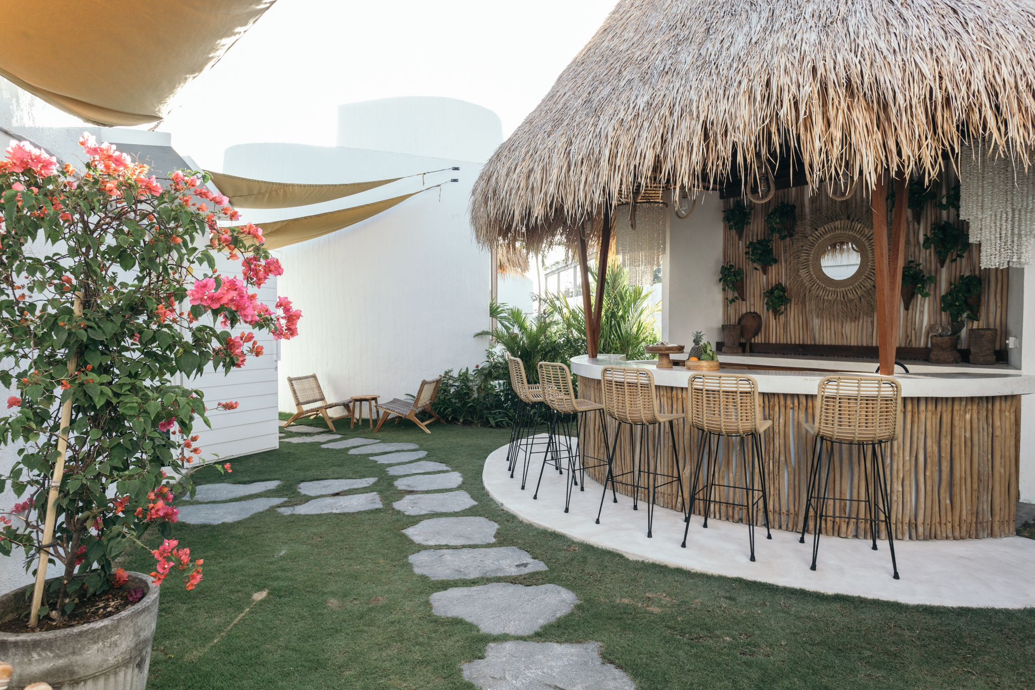 Four Tiny Villas, a 5-Bedrooms Investment in Pererenan - Bar
